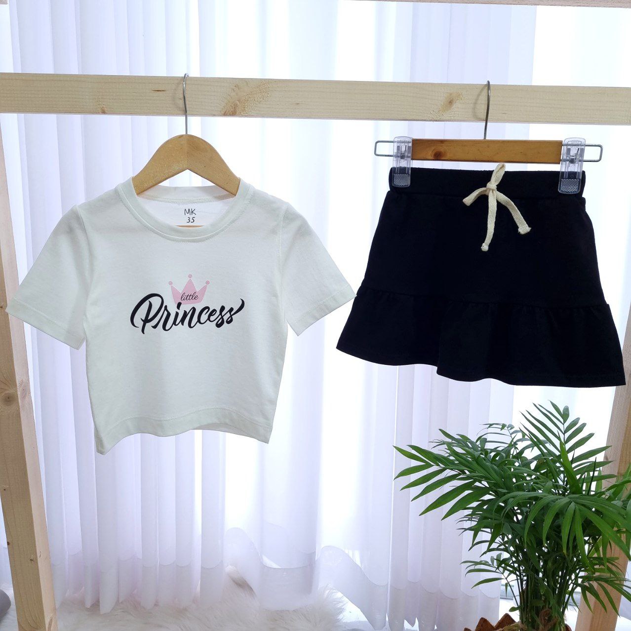 عکس بلوز دامن شورتدار سفید پرنسس - شماره 2