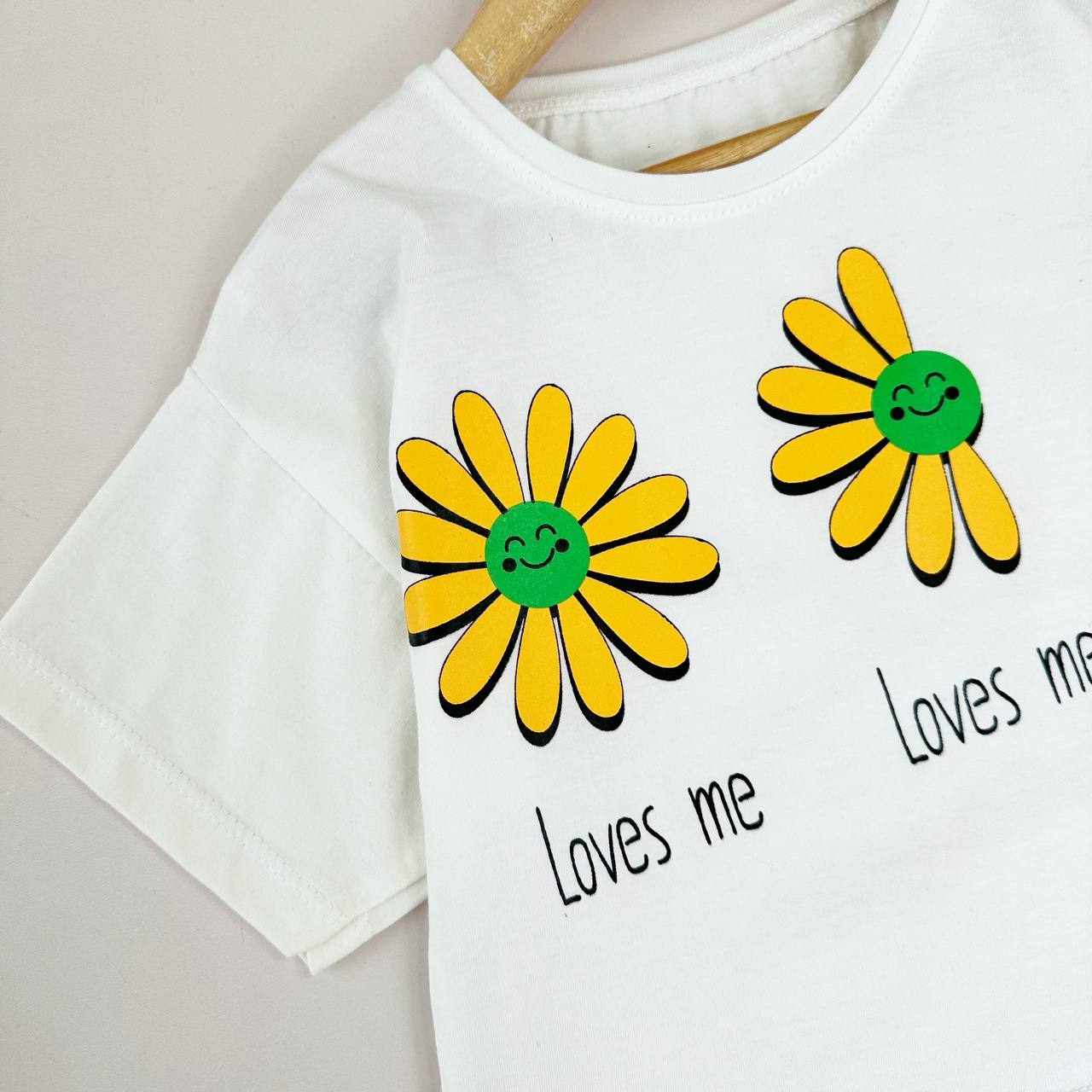 عکس کراپ شلوارک آفتابگردونLoves Me - شماره 6