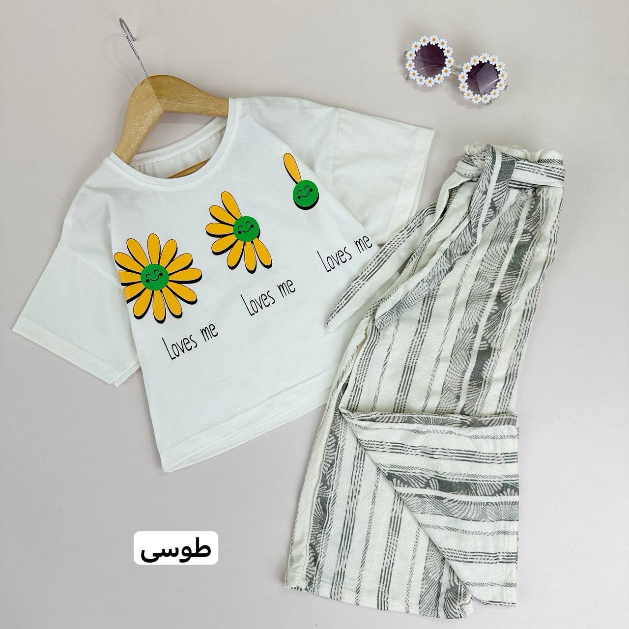 عکس کراپ شلوارک آفتابگردونLoves Me - شماره 5