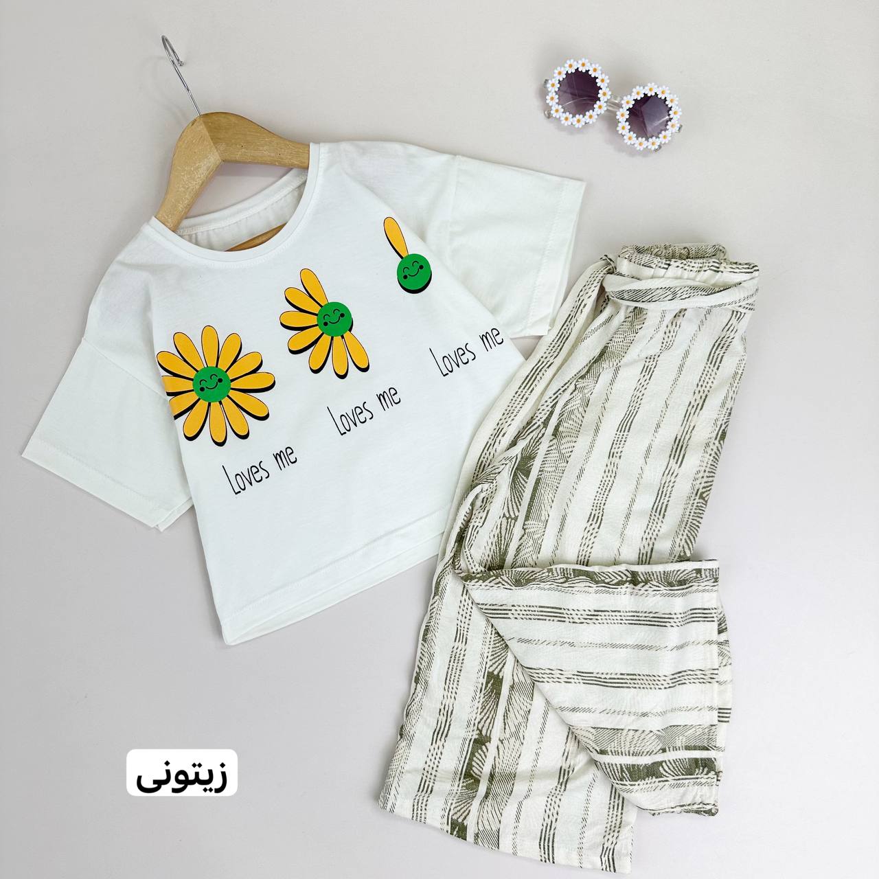 عکس کراپ شلوارک آفتابگردونLoves Me - شماره 2