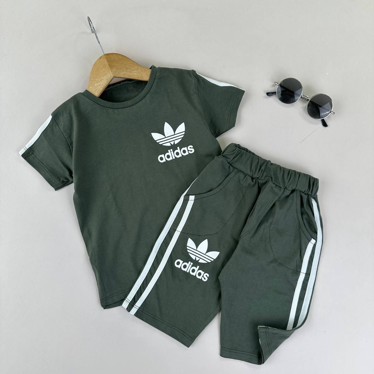 عکس تیشرت شلوارک اسپرت adidas آیلی - شماره 2