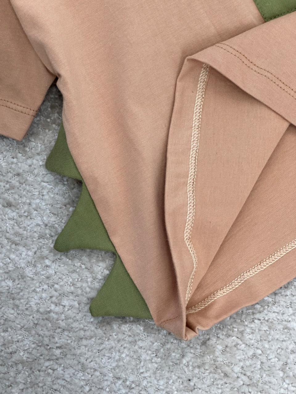 عکس تیشرت شلوارک دایناسور دندانه دار - شماره 3